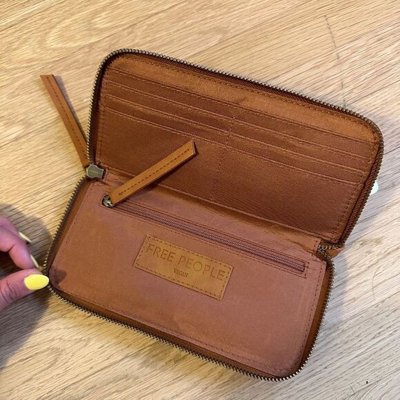 NWT Tan Leather Free People Wrist Wallet - Picture 3 of 6